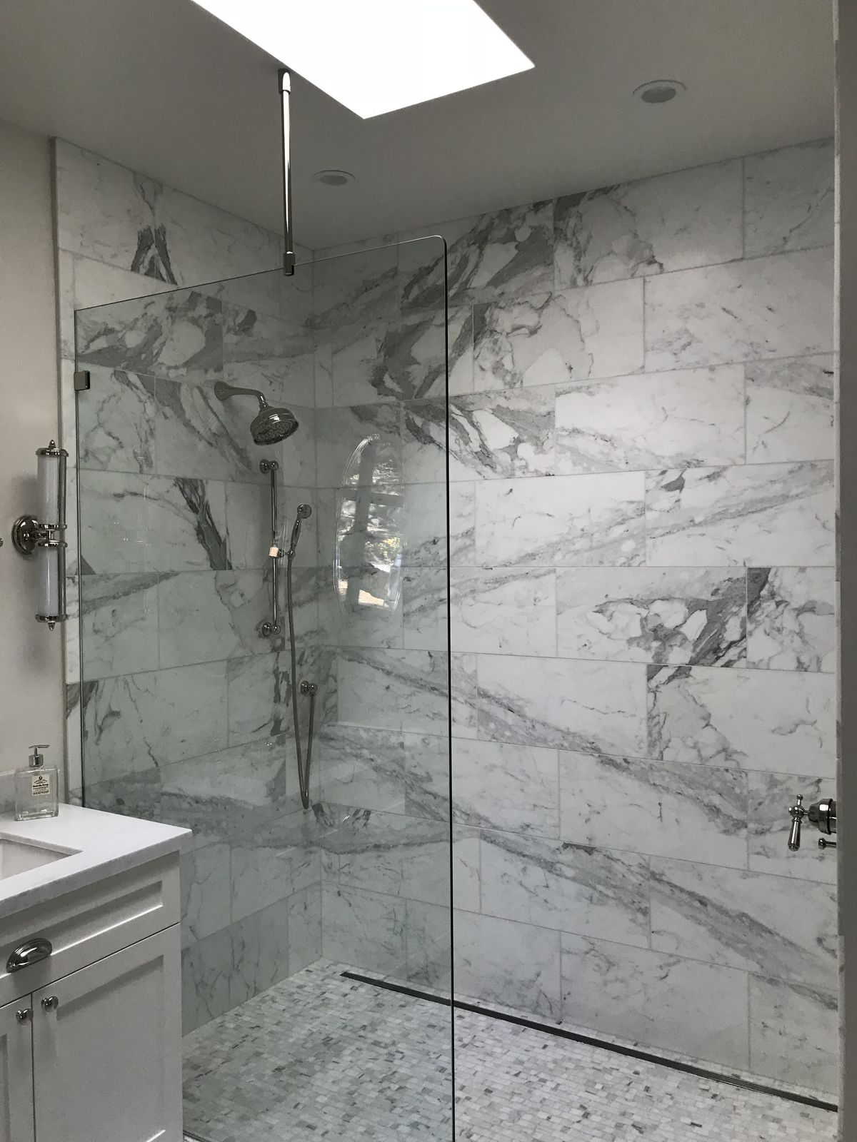 Marble walk-in shower - Howard Construction Inc.